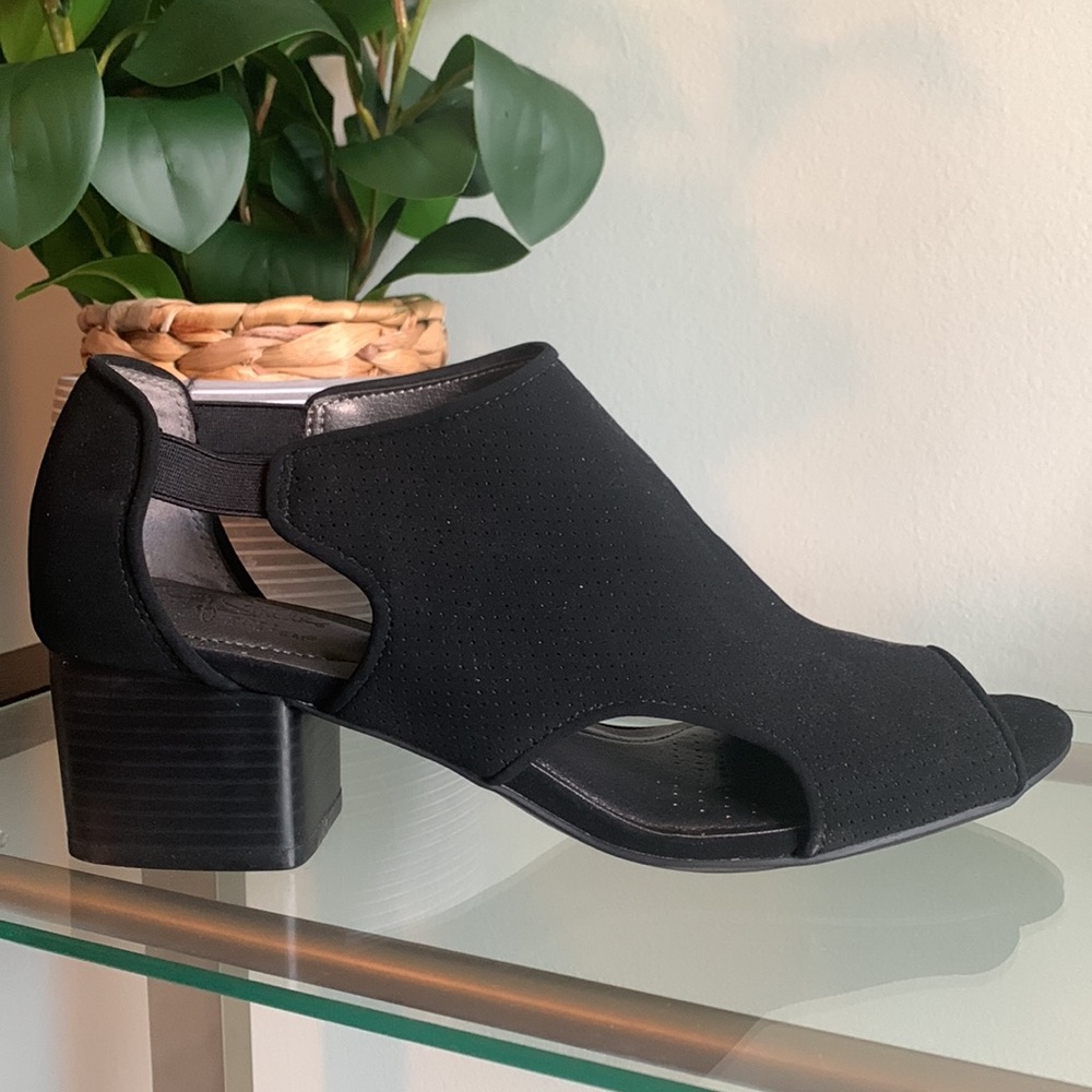 LifeStride Soft System Cutout Booties